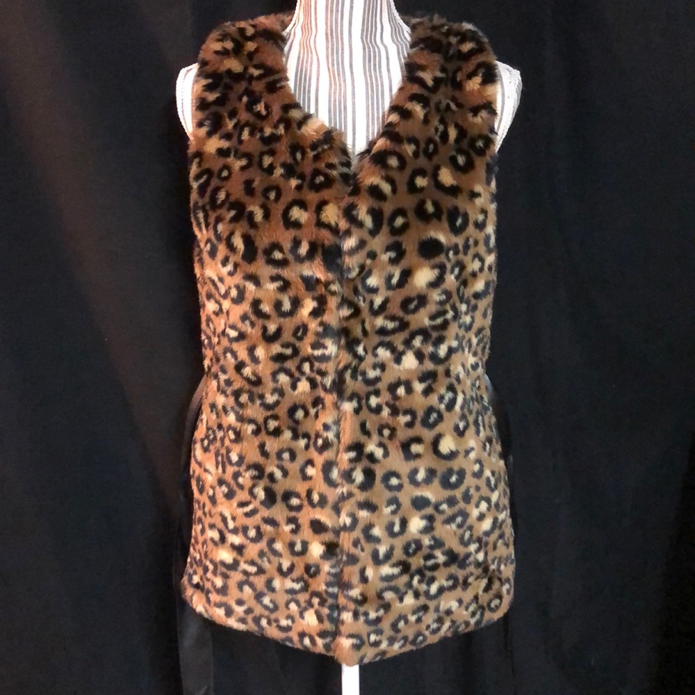 Forever 21 Faux Fur Vest w/ Belt Sz: Small - Picture 8 of 8